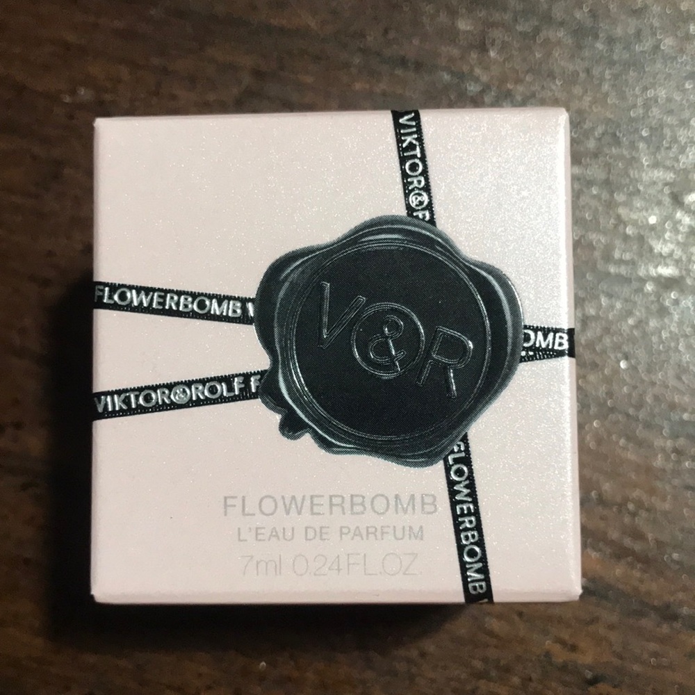 Viktor & Rolf Flowerbomb NEW 7ml  NEW BNIB